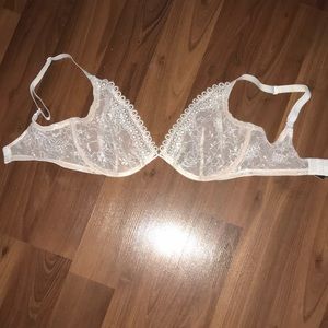 Victoria secret lace bra 34DDD/ F75